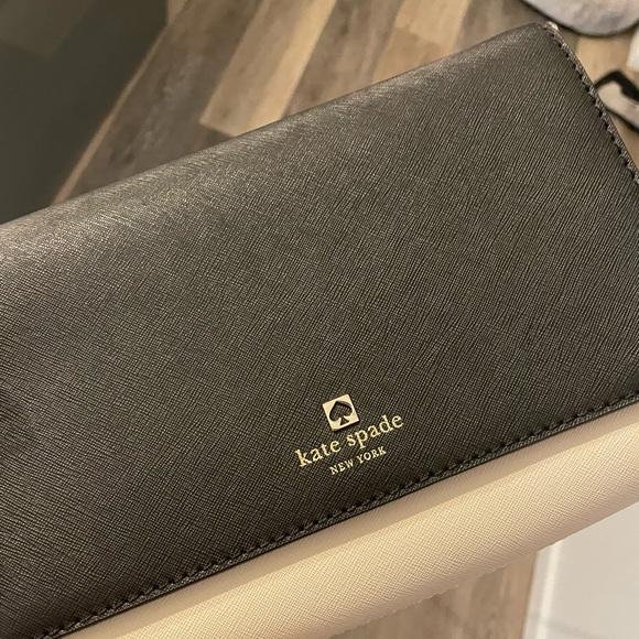 LIKE NEW, Kate Spade Cross Body Bag - Picture 2 of 5